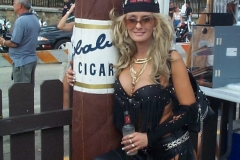 bw04-hotchick-wood-cigar